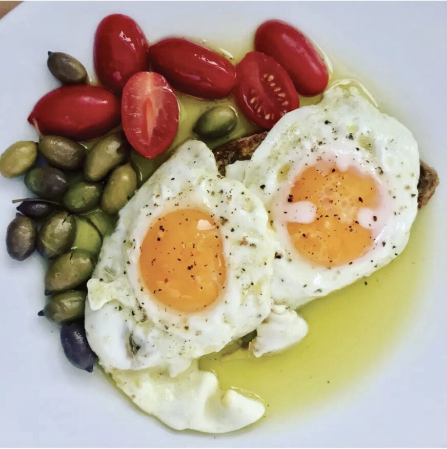 jajka sadzone na oliwie smażone
