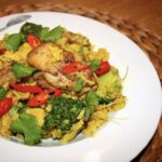 KURCZAK w żółtym curry z brokułem